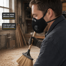 Wearing the mask while sweeping sawdust, badged: set the nose bridge first, for dust and pollen jobs